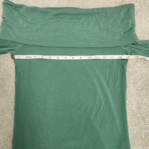 Aritzia Babaton Green Streamline Long Sleeve Top Size M Stretchy Soft Romantic - Picture 6 of 13